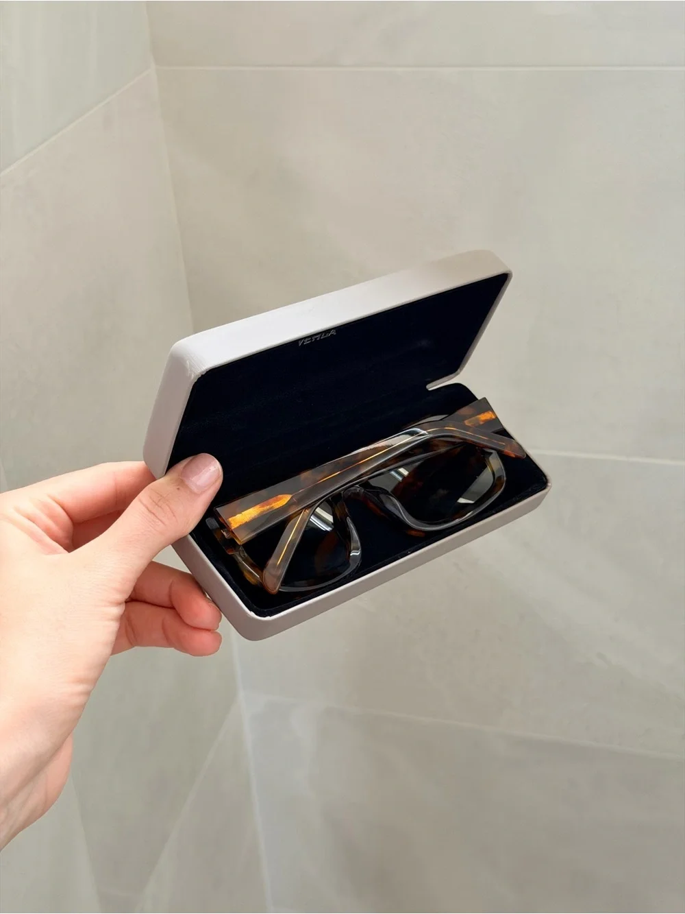 VEHLA Kaia Tort Sage Tortoise Sunglasses VS490 + Case